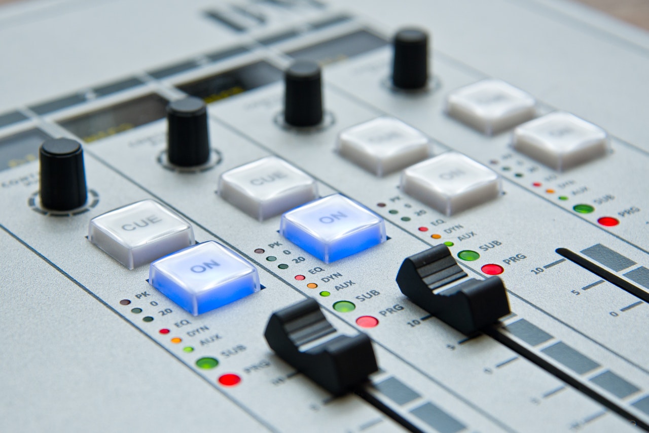 white-and-black-music-mixer-164746 (1)